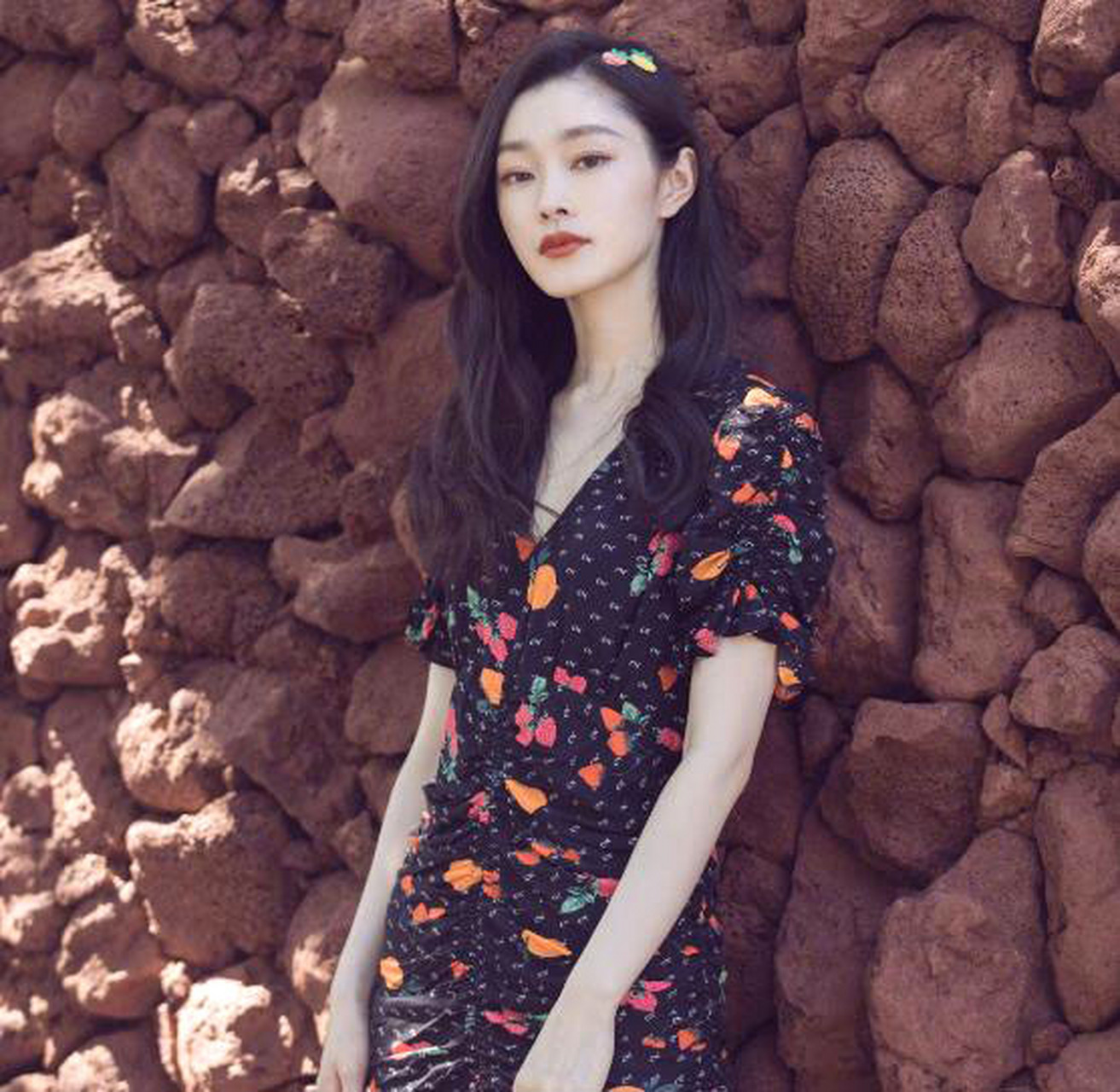 李纯与宋轶,两位娱乐圈的璀璨女星,以各自独特的美貌和演技吸引着观众