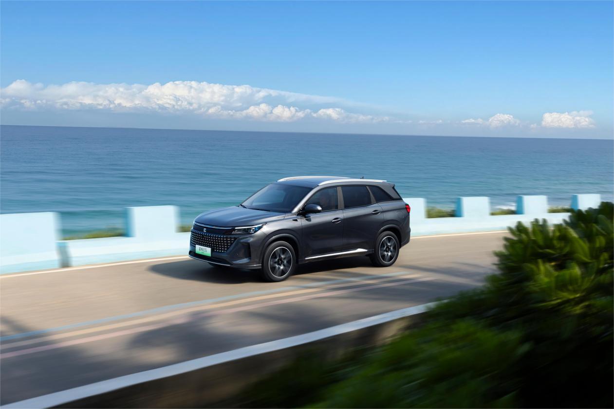 蓝电e5荣耀版正式上市 售9.98万元起 定位中型大7座插混suv