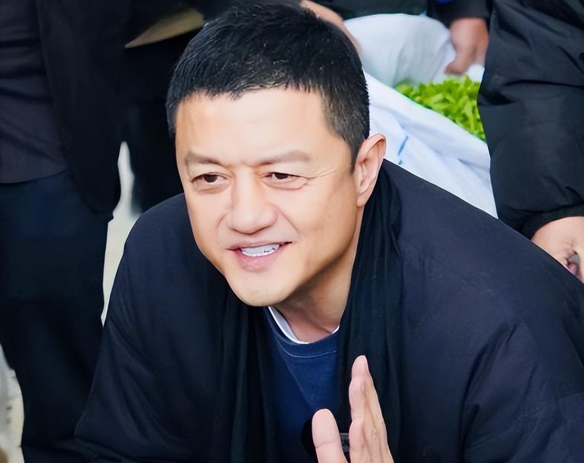 李亚鹏情史连绵,债台高筑仍牵手90后名模,现时生活堪称圆满