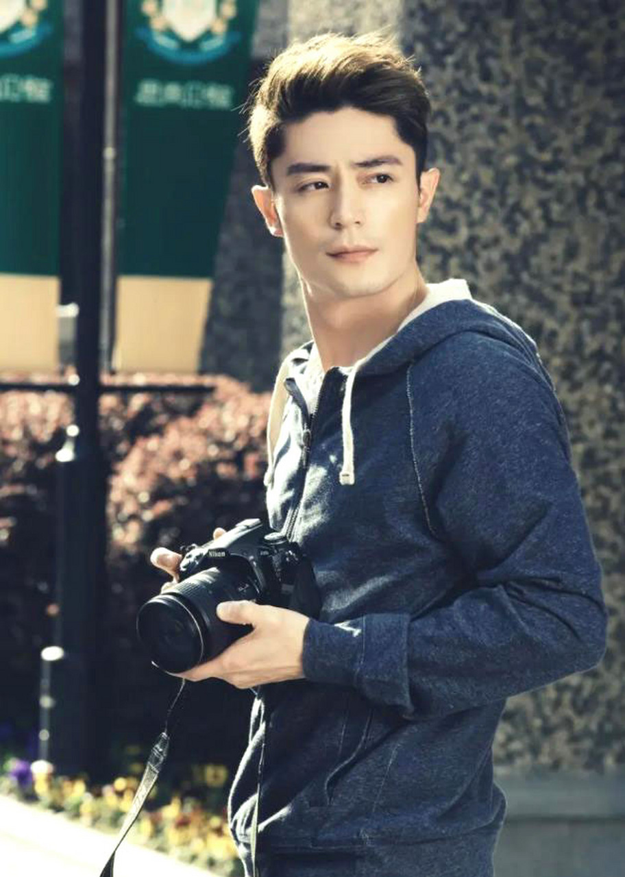 霍建华曾是娱乐圈金字招牌,片酬高达7200万,后遭遇事业低谷,失去得力