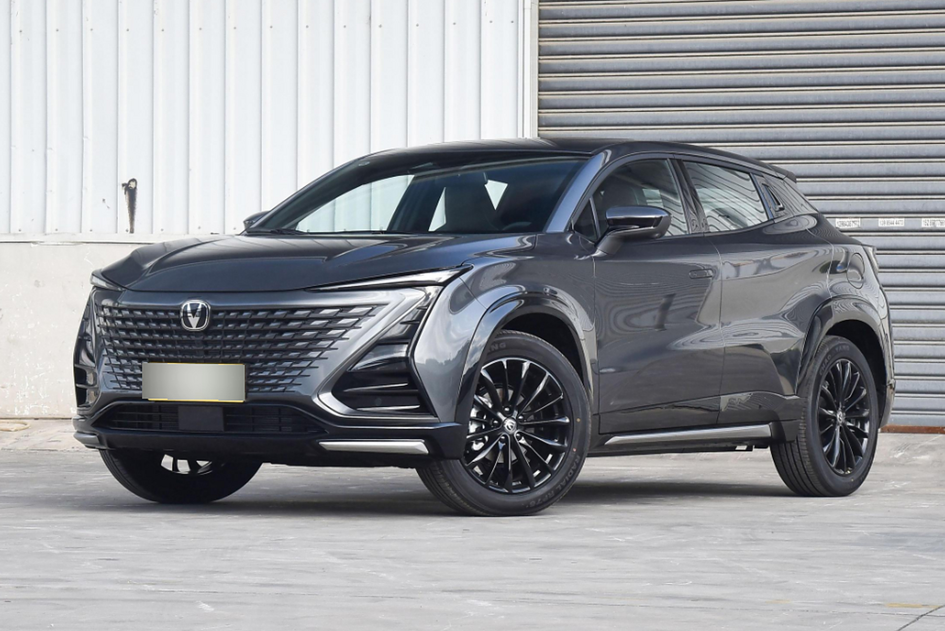 发动机与变速箱匹配不完美,底盘悬架偏硬,nvh静谧性较差.