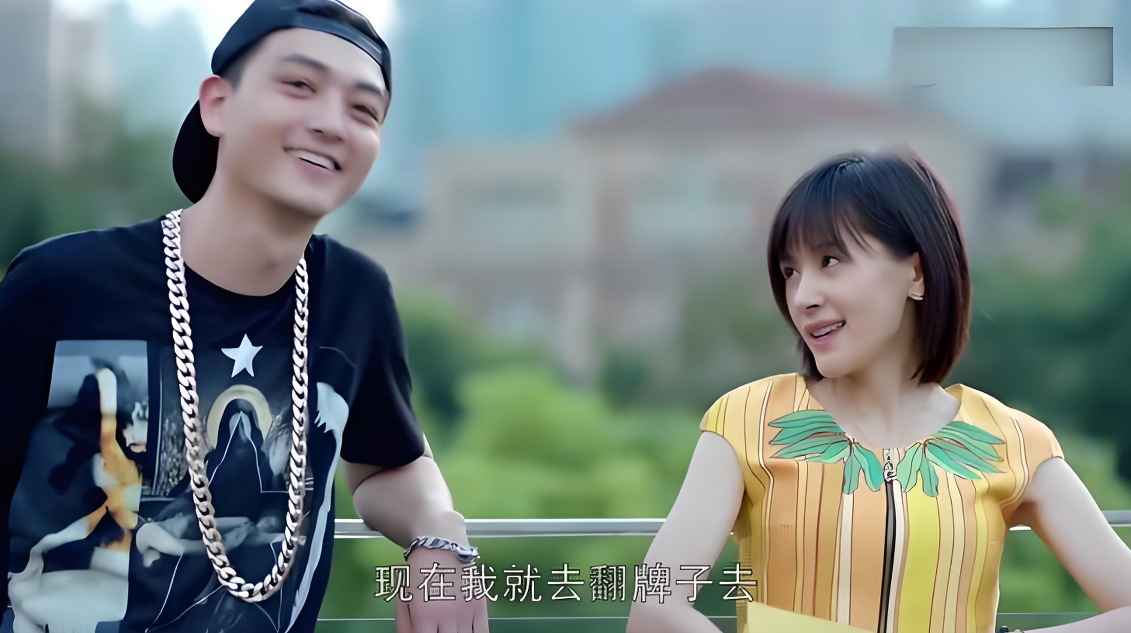 《欢乐颂》中姚滨默默守护曲筱绡,尽管她心有所属,他仍无私帮助,不求