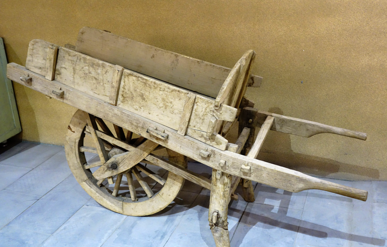 木头独轮车补1000元,自行车补2000元?这家车企"降疯了"吧