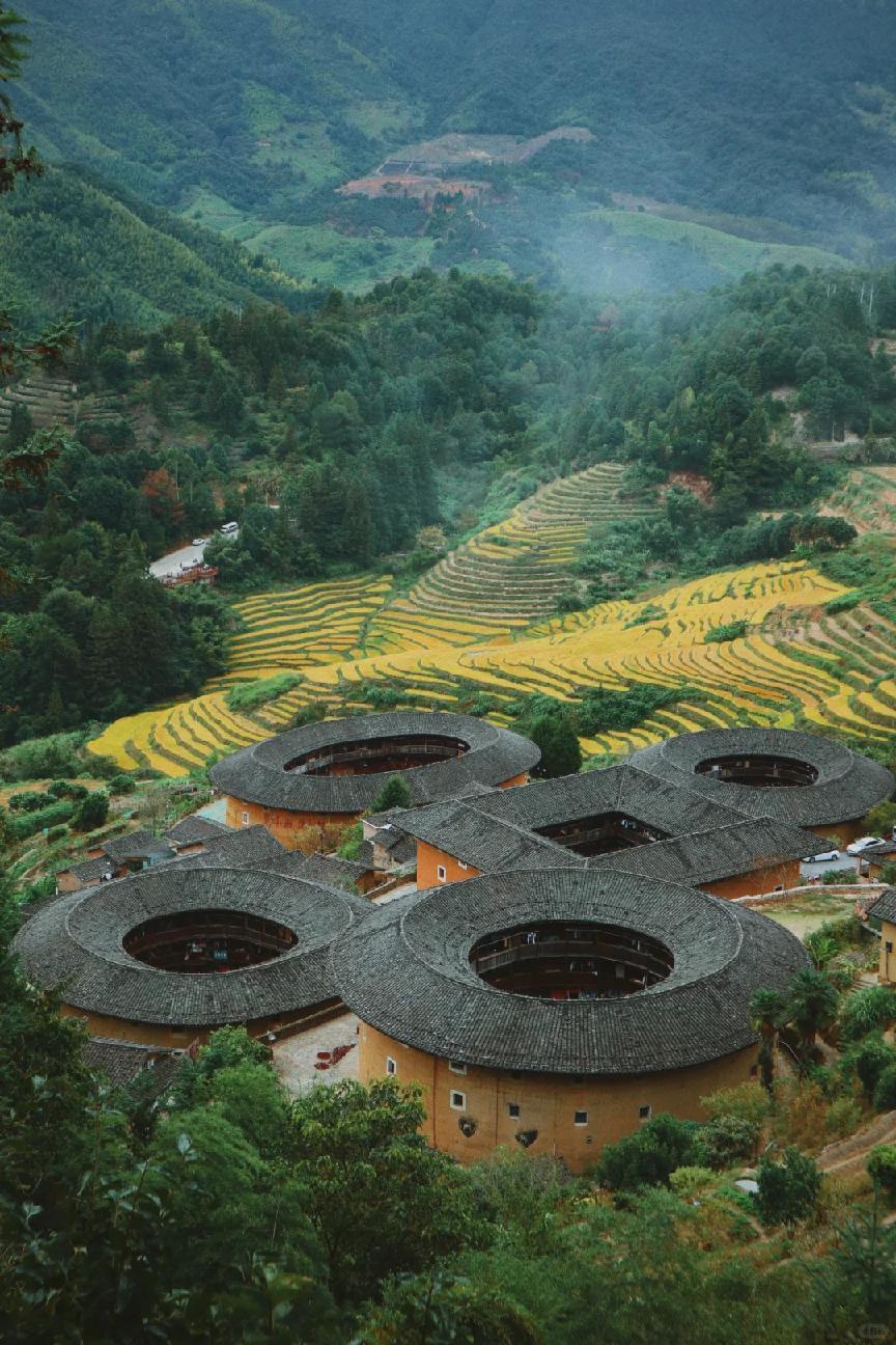 我们坐高铁到南靖站,这里距离南靖土楼景区比较近,土楼景区有两条线