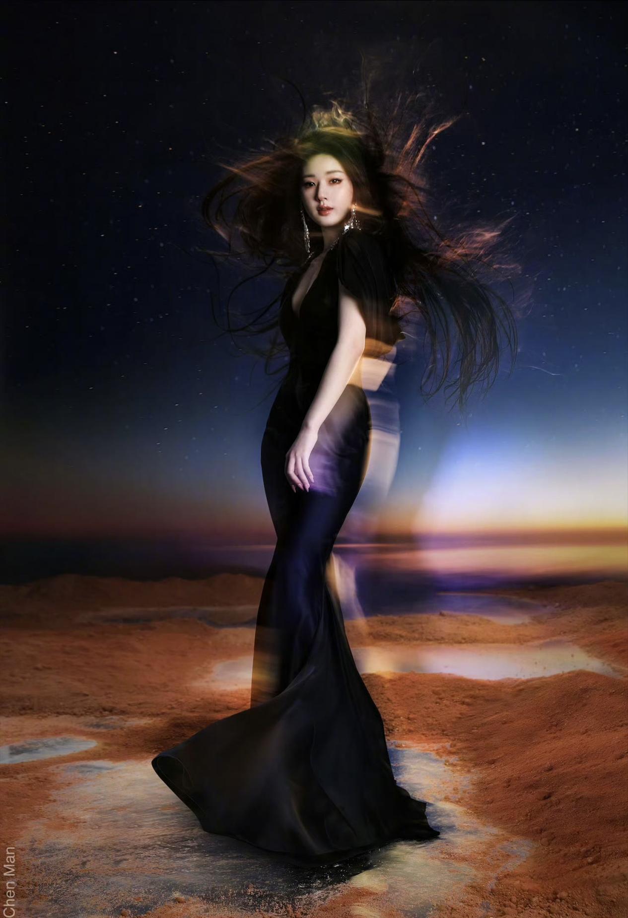 赵露思杂志封面曝光,火辣身材引领时尚狂潮,首日销量破纪录