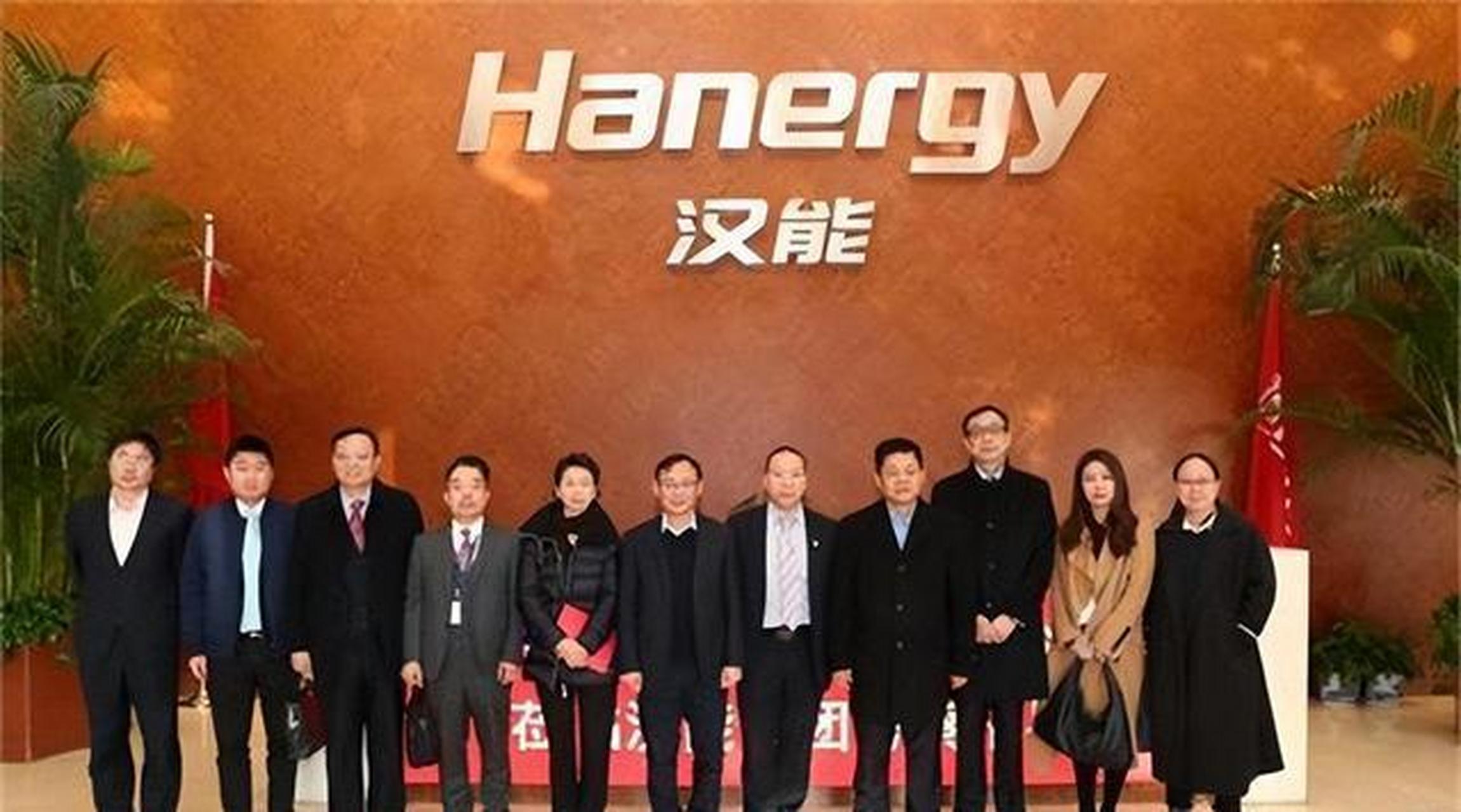 李河君是汉能集团的创始人和前中国首富,他通过灵活投资和独特商业