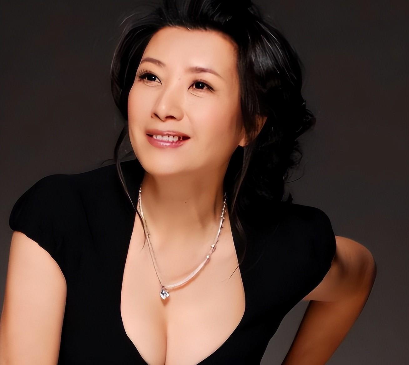 王静:"国家一级演员",出道多年,至今零绯闻,60岁婚姻却成迷