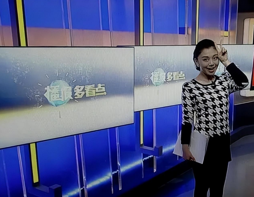 湖南卫视知名主持人定居美国,开豪车拎爱马仕,摇身变成二胎辣妈