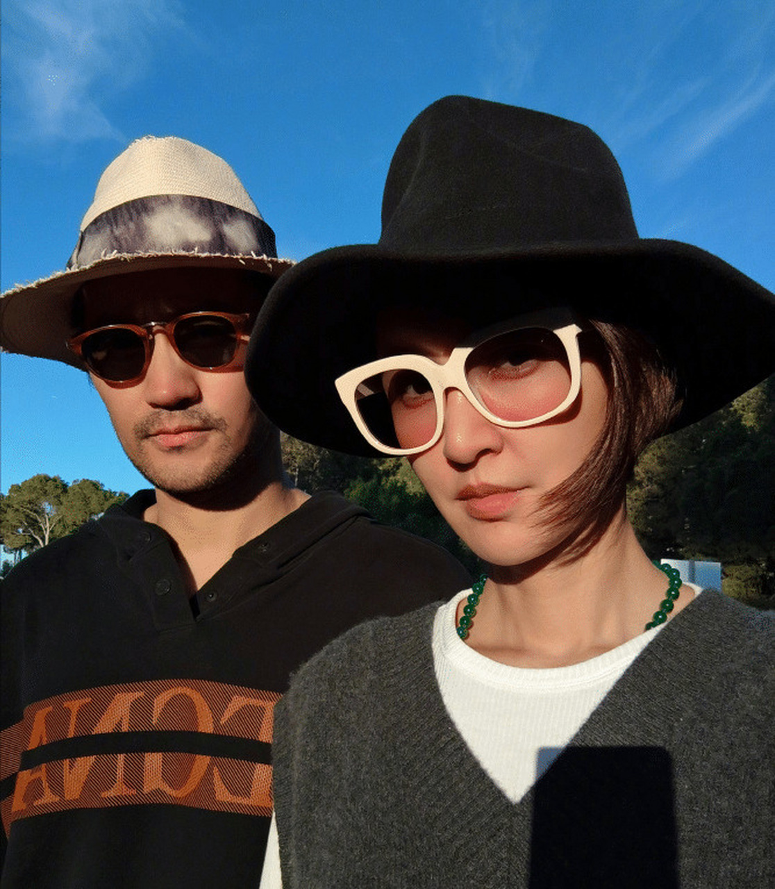 袁弘婉拒合影,张歆艺热情满足大家需求.