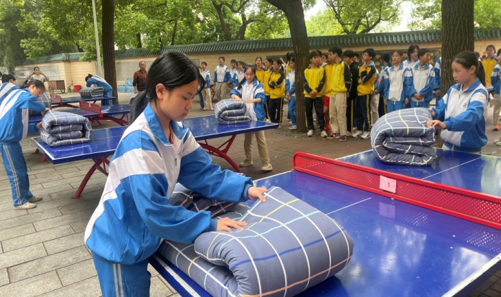 衡阳市第三中学清廉学校建设活动之——住校生叠被子比赛