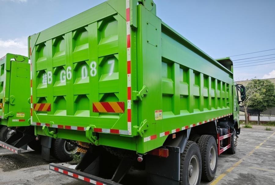柳州一输运公司24台大型渣土车被拍卖,拍出488万,但还是赚了