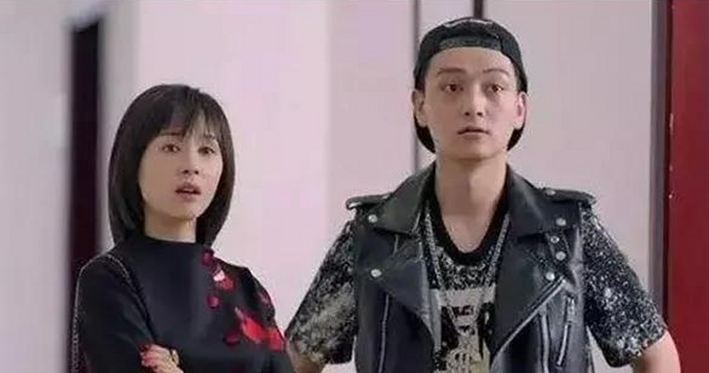 姚滨的痴情和守候展现了爱情的美好一面,与赵医生的不解和支持不足