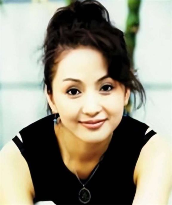 香妃母亲韩秀云:女儿遇难,丈夫殉职,儿子绝症离世,这一生太苦