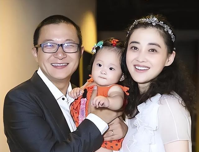 一碗水永远端不平!梅婷看女儿的眼神,折射出多少二胎家庭的无奈