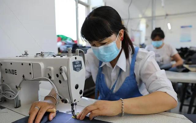 广州服装厂一工人,倒地口吐鲜血:他是谁的丈夫,又是谁的父亲?