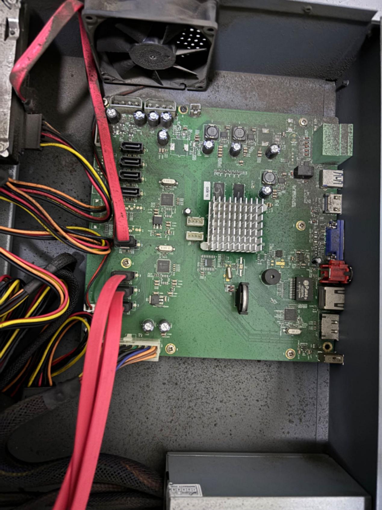 硬盘录像机没画面且一直鸣叫的维修