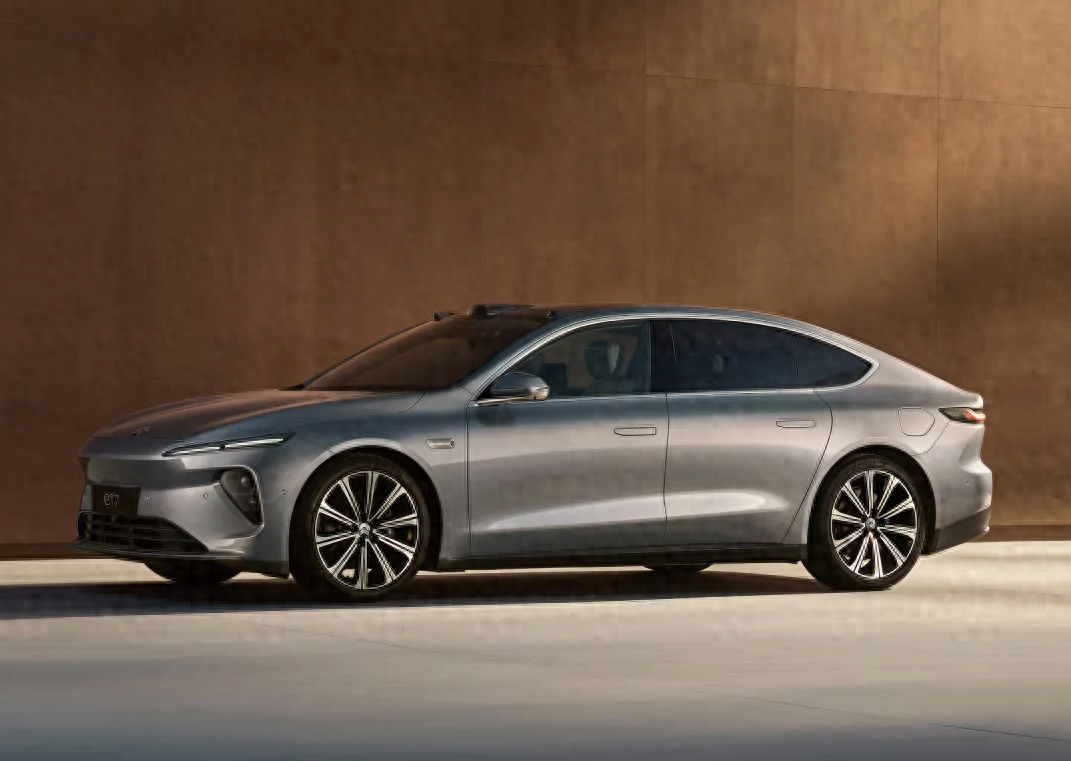 2024款蔚来et7火爆预订!现款42.8万起,北京车展即将上市!