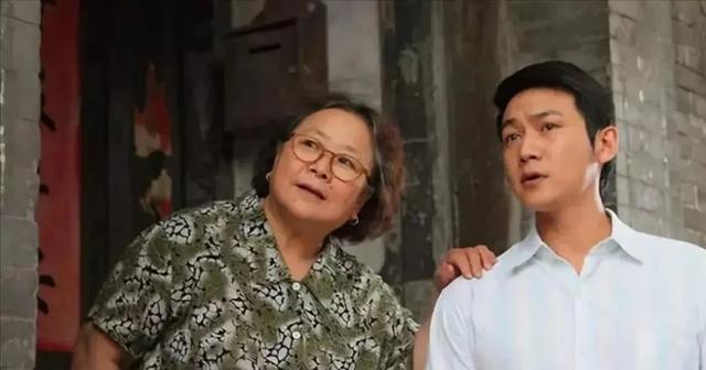 李明珠:嫁二婚丈夫,照顾生病的丈夫十年,如今咋样了?