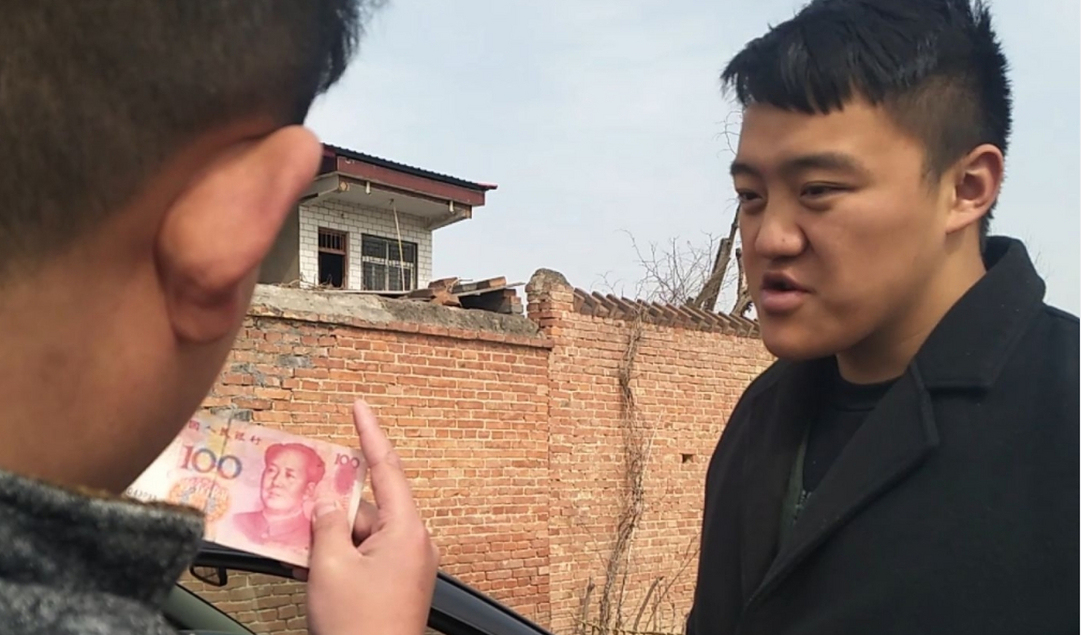 我花80万在农村建房,让弟弟的岳父母住了三年.