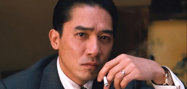 看了胡歌的遭遇,我才明白当年张国荣真的没说谎,王家卫的确够狠