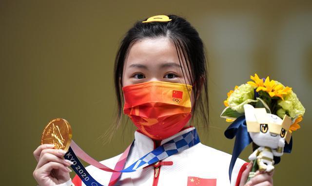 奥运冠军杜丽近况:41岁仍韵味十足,从满脸痘蜕变成颜值女神