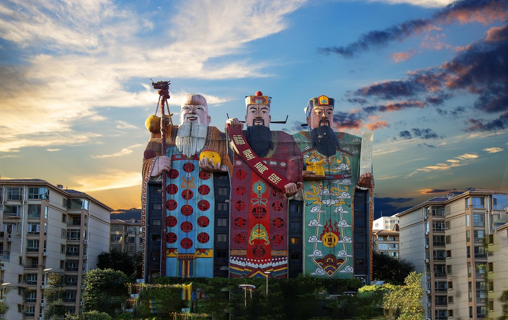 中国河北三河市的天子大酒店以福禄寿三星为外形,内部藏有酒店设施.