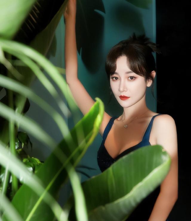 张檬已取出假体并戒酒,晒新剧角色照,颜值看懵网友