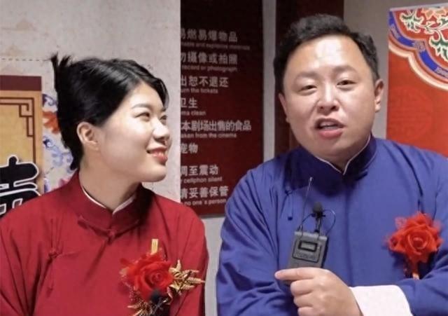 德云社阎鹤祥大褂结婚照曝光,网友热议:真是别出心裁!