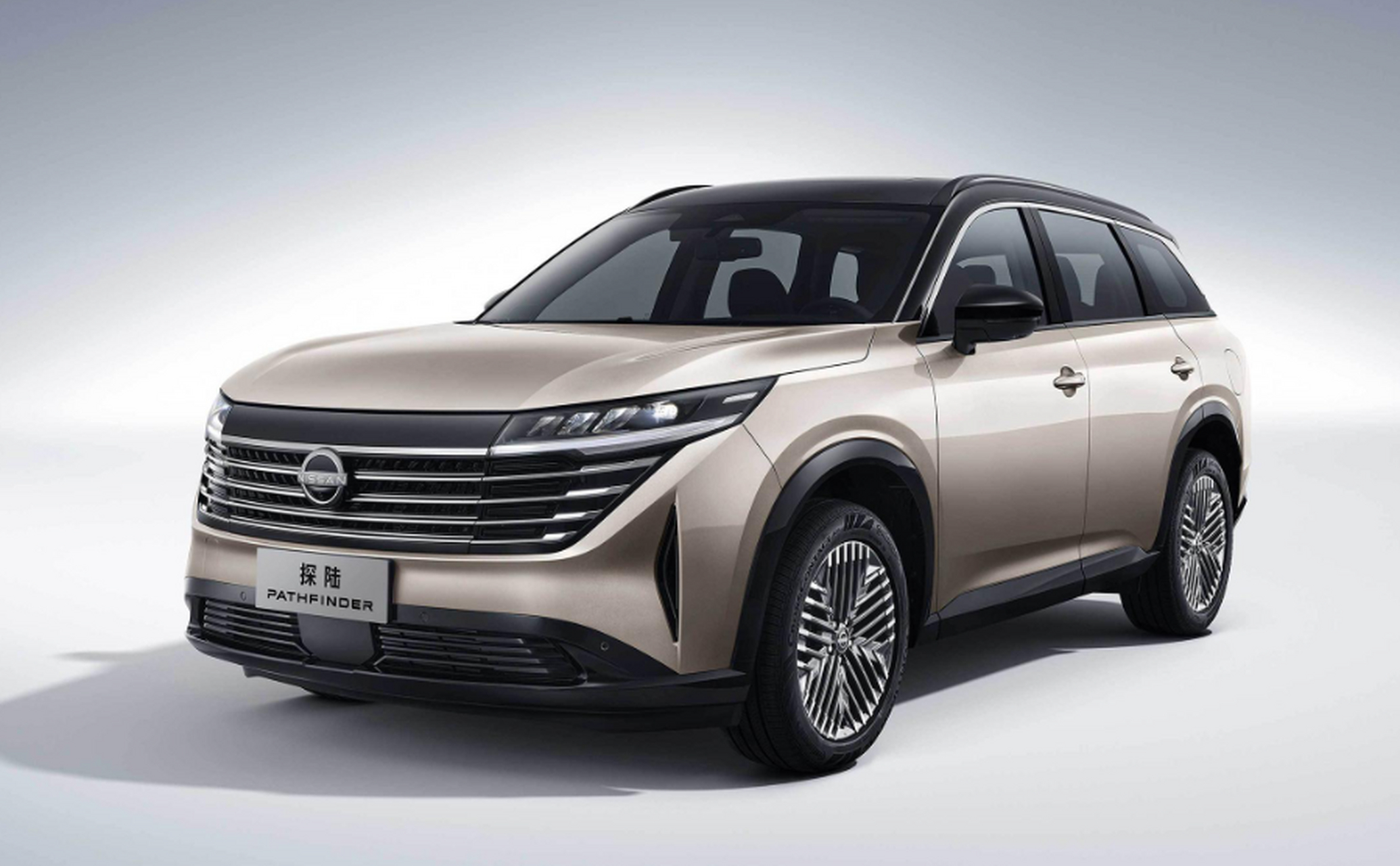日产探陆是东风日产推出的一款中大型suv,起售价为23.