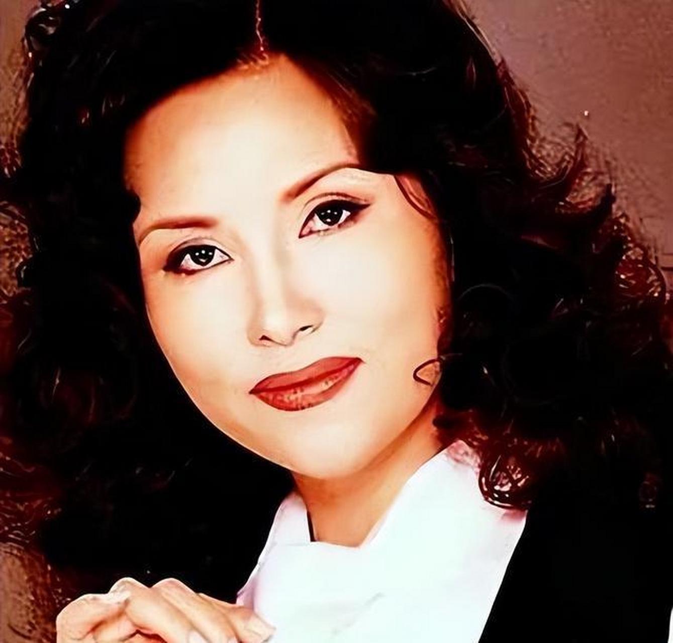 卢秀梅,这位杰出的歌唱家,以其独特的嗓音和深情的演绎,成为《春天在