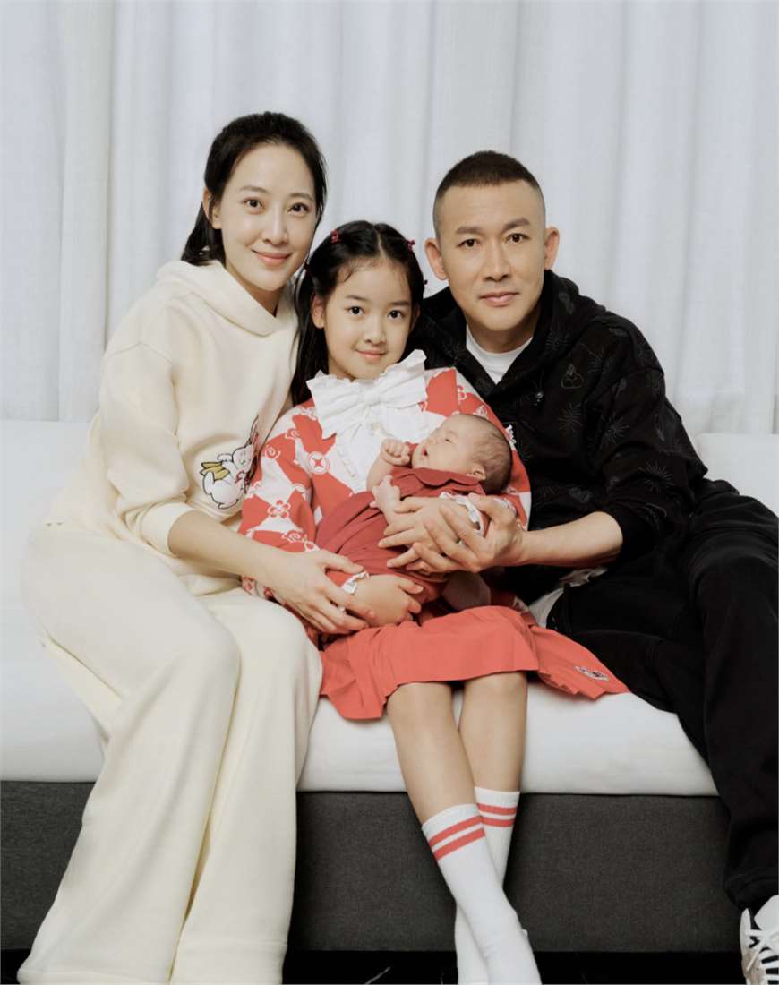 聂远官宣顺利生产二胎,宝宝正面首曝光好可爱,晒全家福好幸福!