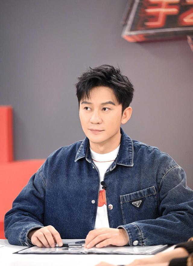 揭秘李晨演艺之路:为何他难以赢得人心?性格引争议,演技遭调侃!