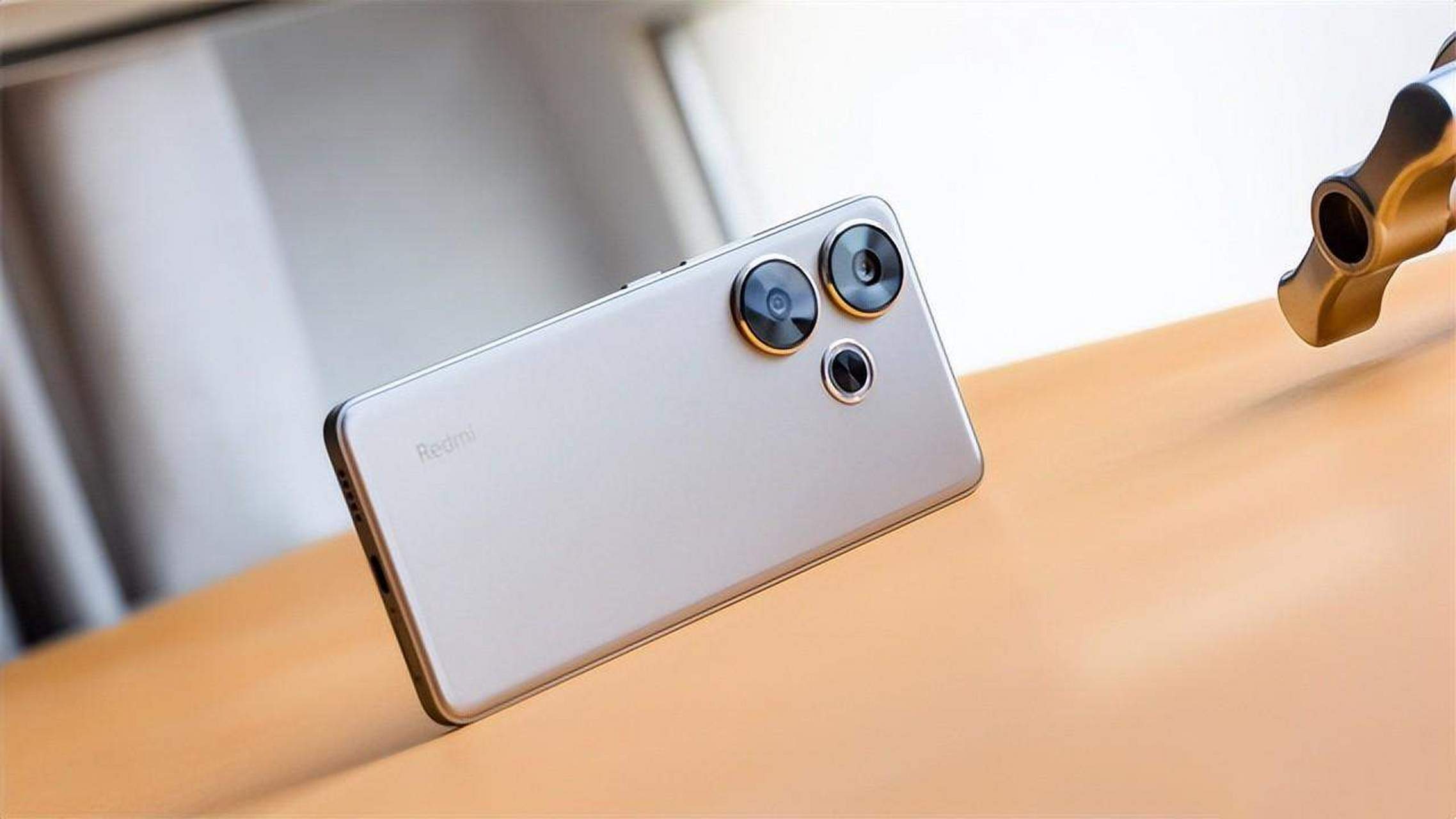 红米turbo3是一款高性价比的新机,搭载第三代骁龙8s超高端处理器,配备