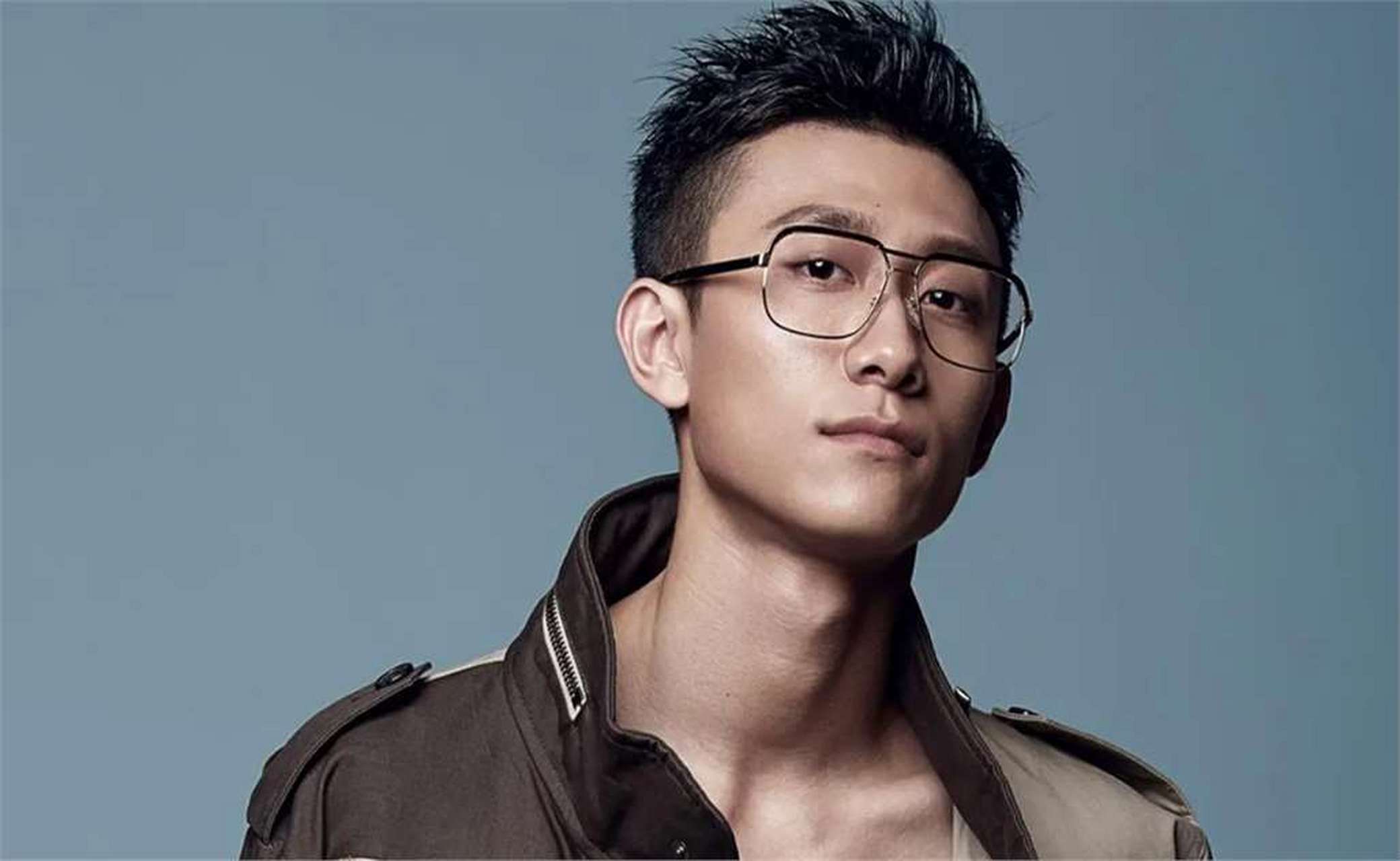 张一山是童星出身,凭借《家有儿女》中的刘星一角走红.