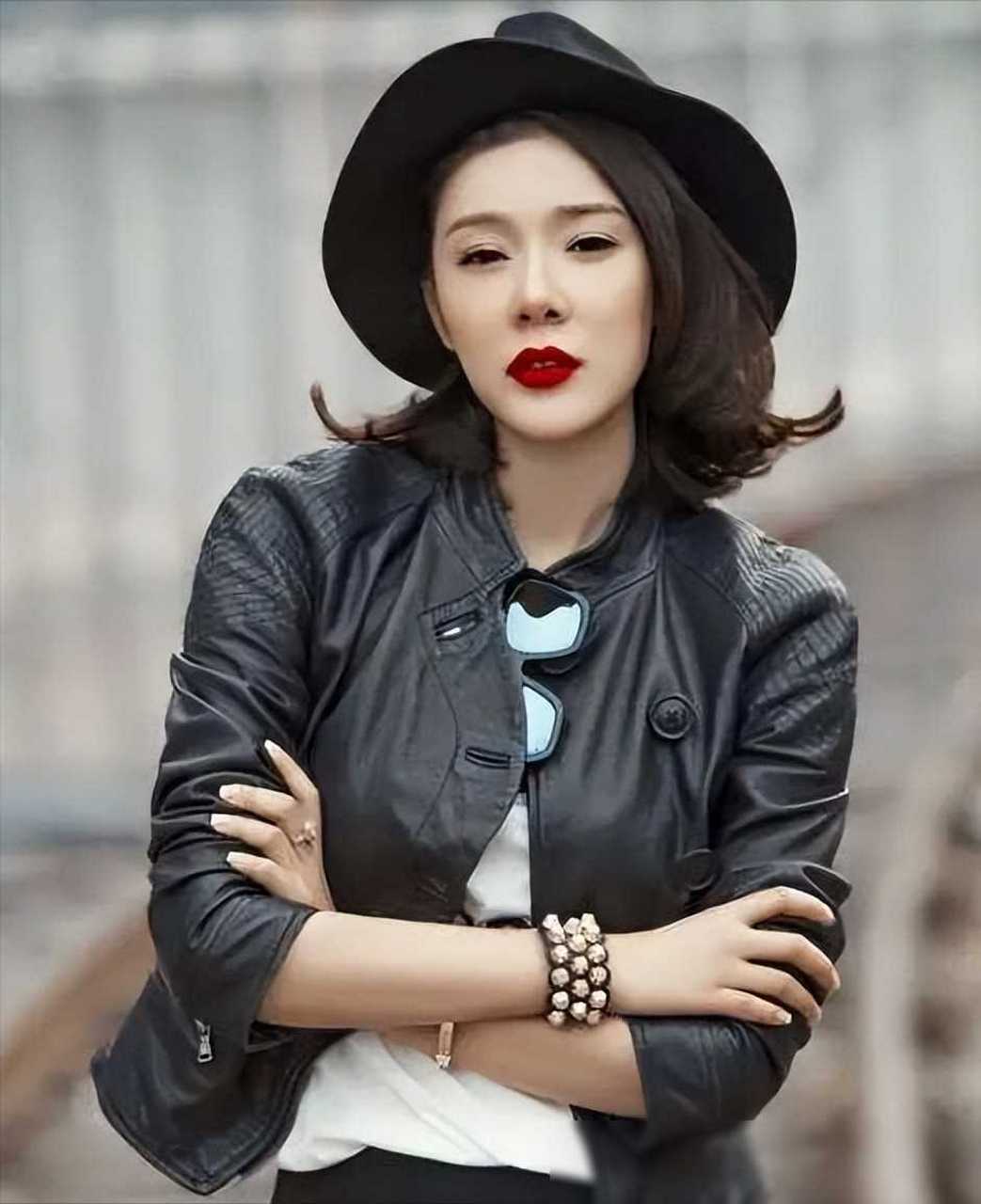 赵雅淇因林丹出轨事件走入公众视野,她拥有出色才华和独立性格,但事业