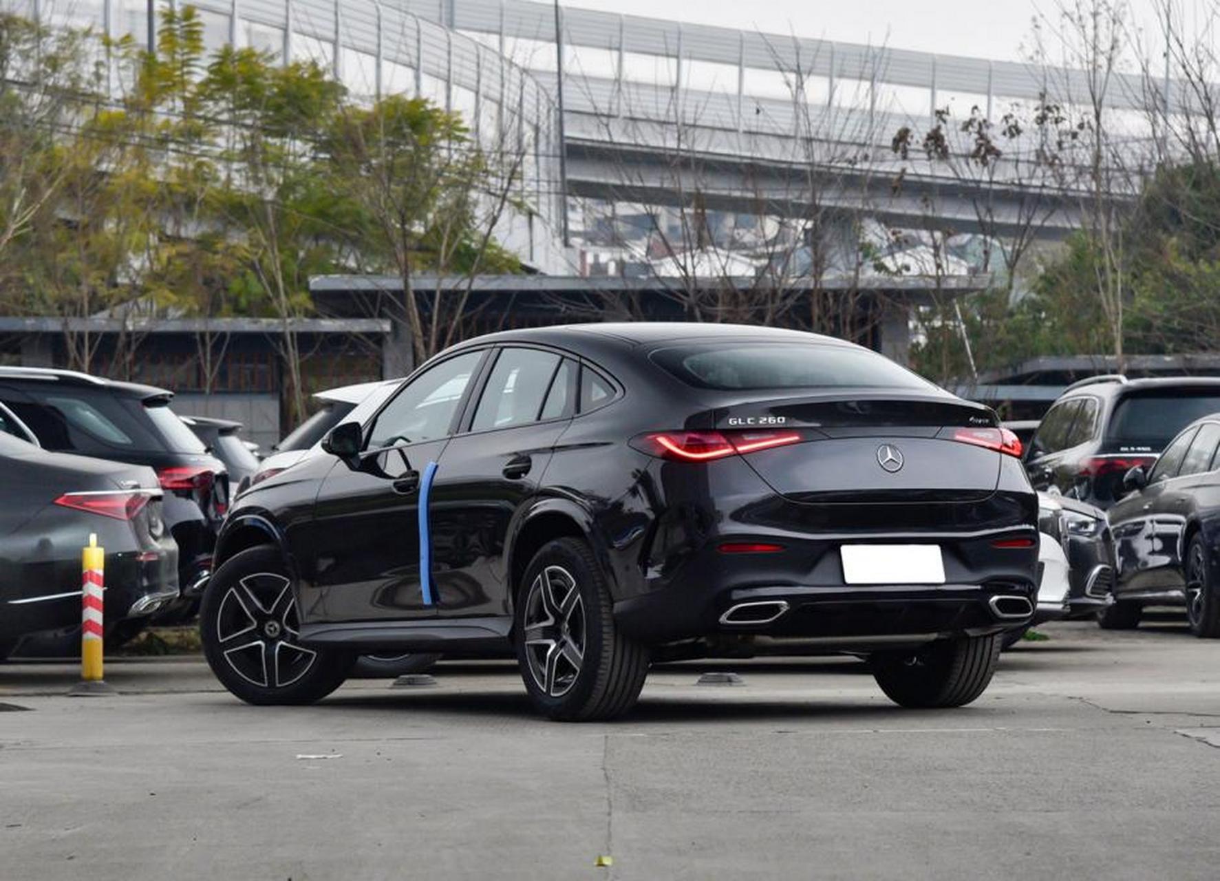 奔驰glc轿跑车两款新车亮相,售价分别为48.95万和 260万!