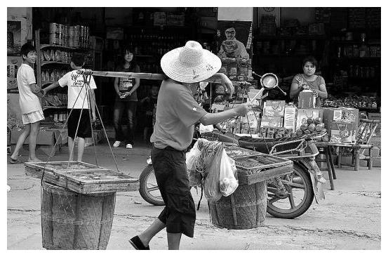 1992年做生意,被自己亲大哥坑了一把,人们都说他铁公鸡不顾亲情