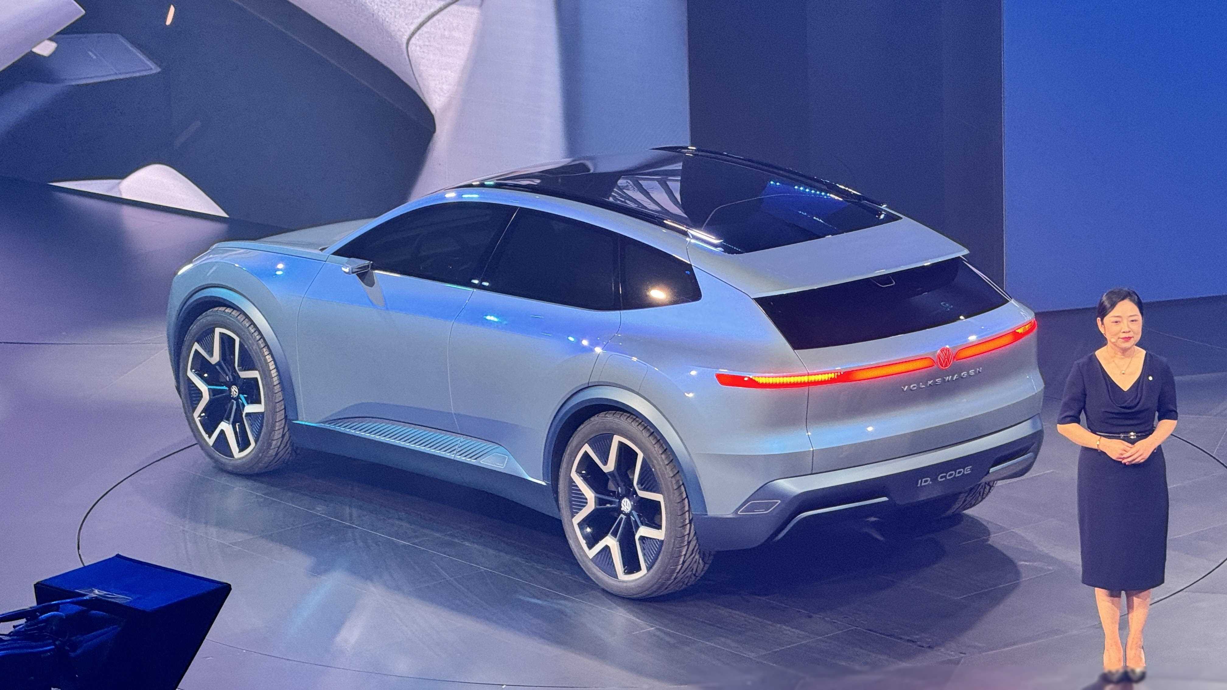 大众全新概念车id.code亮相大众之夜