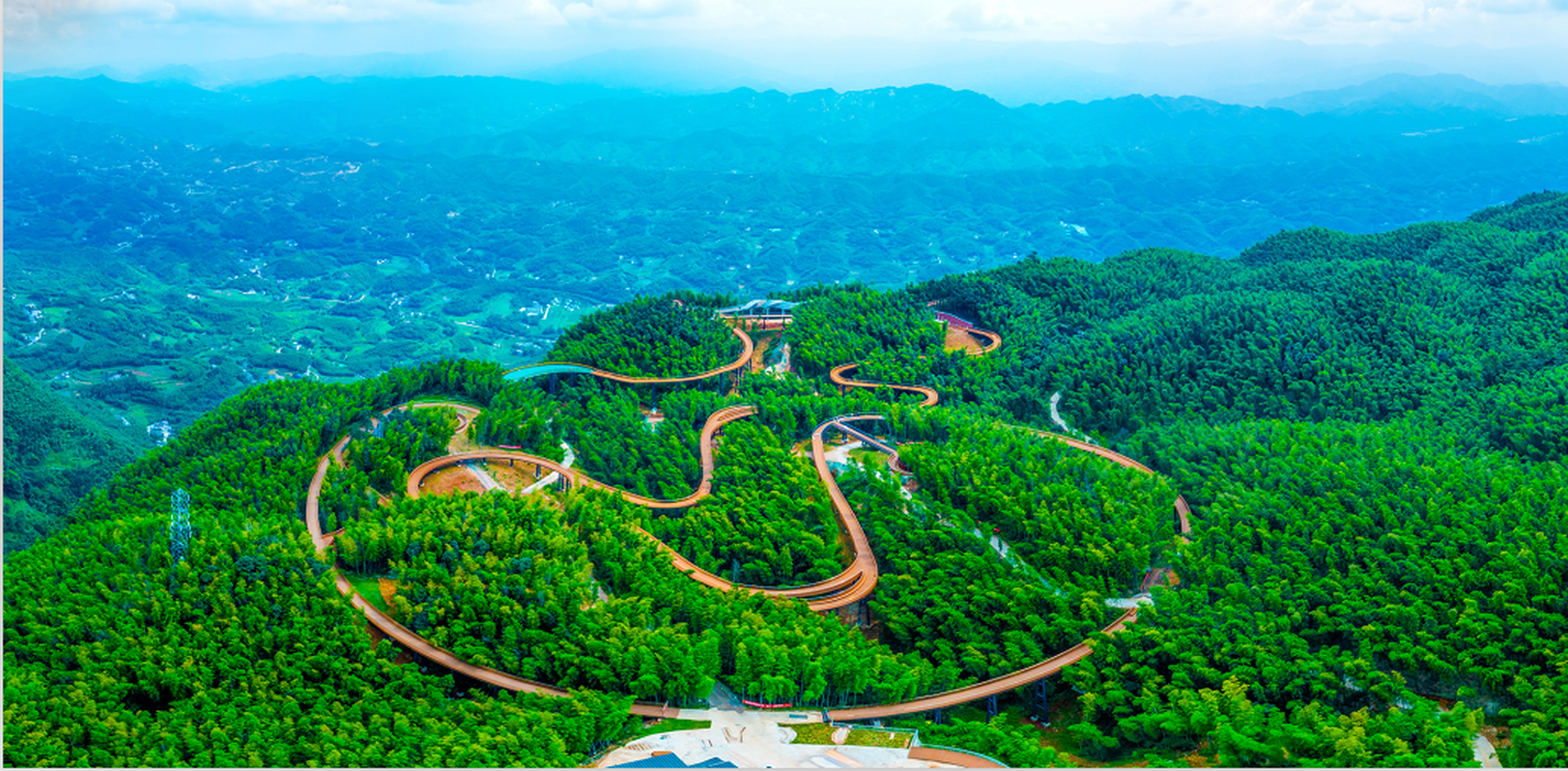 四川蜀南竹海是国家aaaa级旅游景区,被誉为竹的海洋,翠甲天下