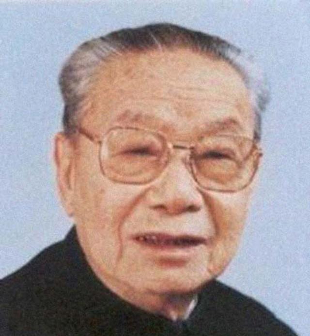 中共元老姬鹏飞:曾任国务院副总理,外交部长,因故未授将军军衔