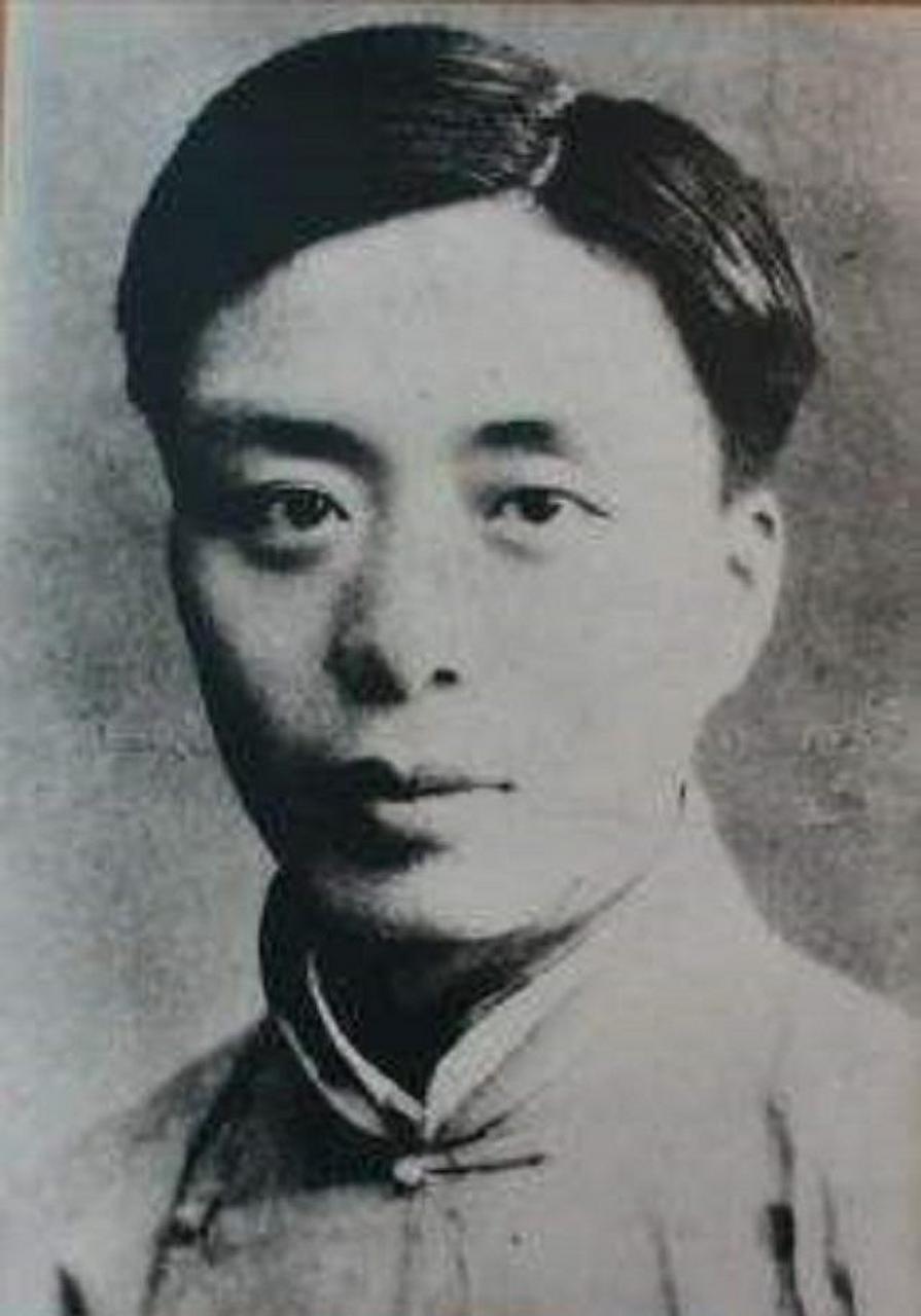 20世纪初诗坛新星艾青传奇人生,他如何以情感饱满,才华横溢的诗篇震惊