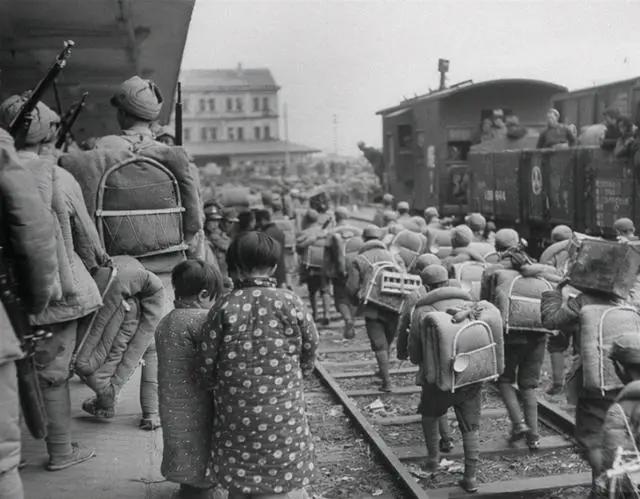 1950年洞头岛战役,守岛部队被迫撤出,国民党军抓了数百人到台湾