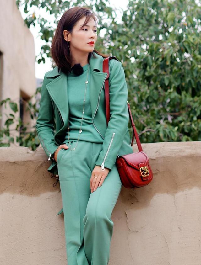 阔太刘涛的衣品从未让人失望,穿一身绿非但不土气,反而有高级感