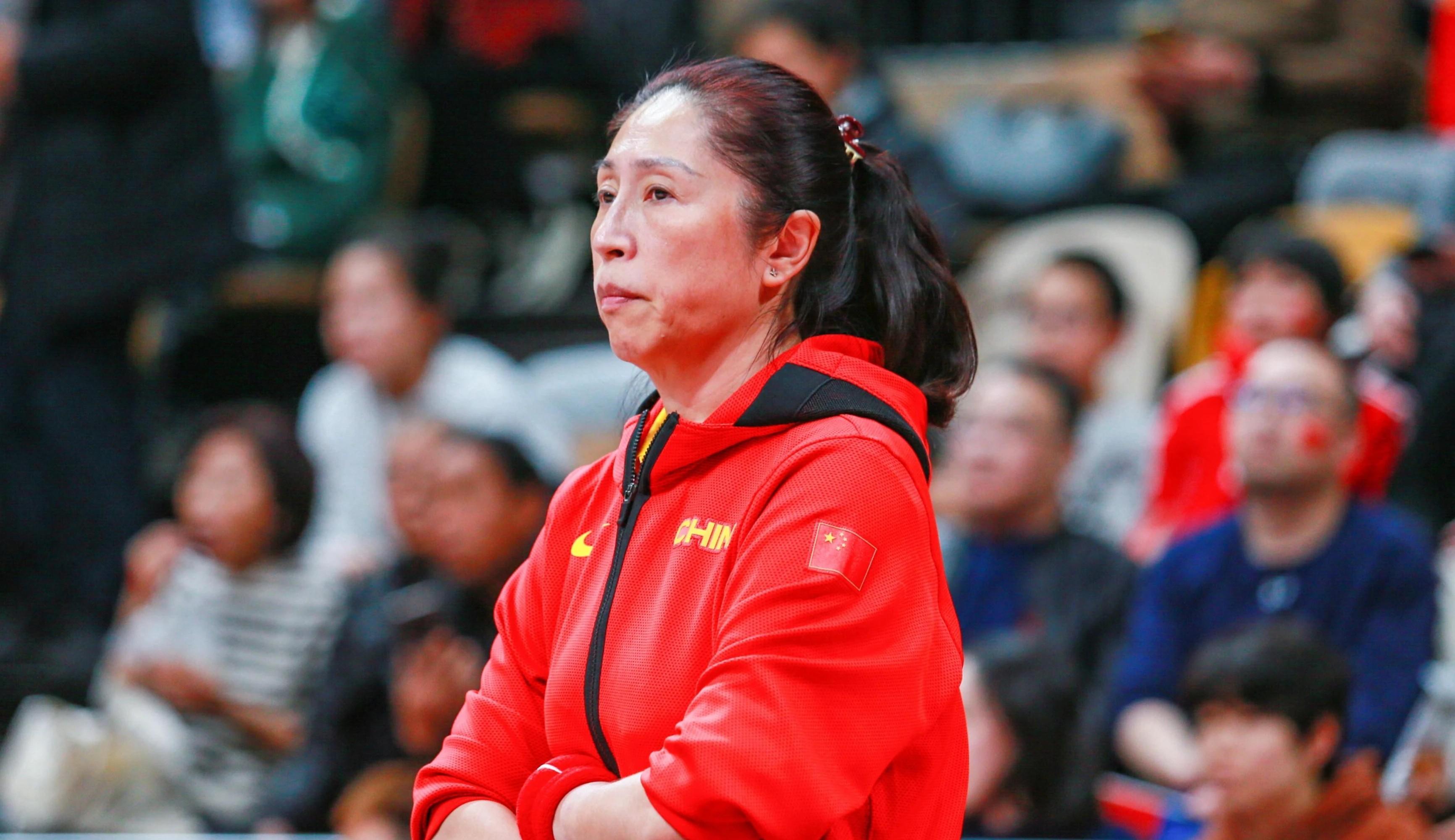中国女篮教练郑薇,创三十年来最辉煌的成绩,直言女篮问题所在