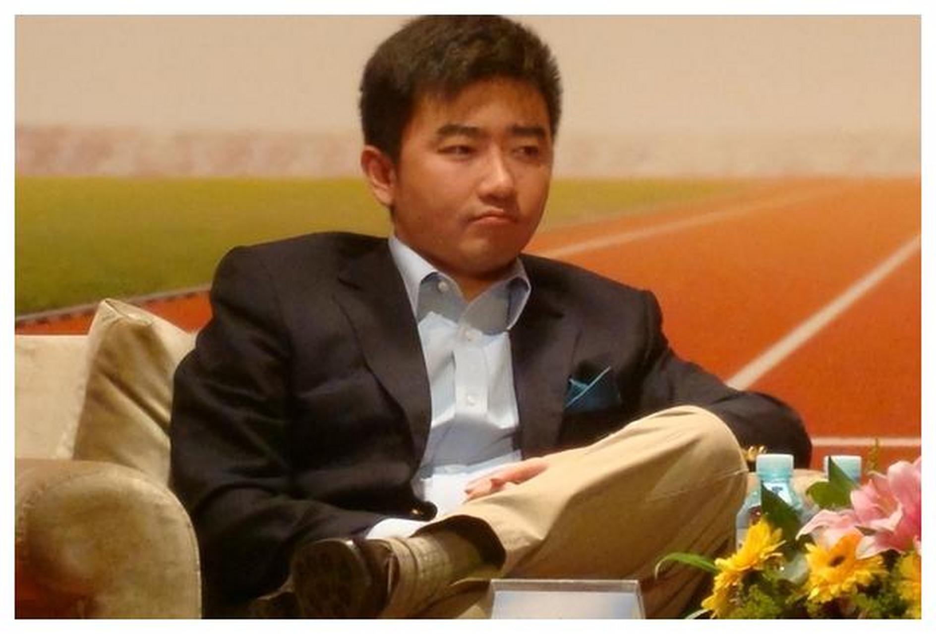 邱启明和郎永淳也经历职业起伏,邱因不当言论和斗殴被判刑,郎因酒驾