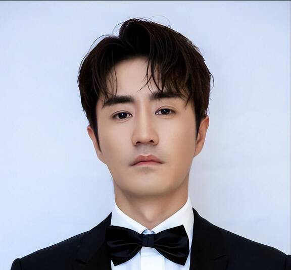 杨立新孩子杨玏:37岁仍未婚,是父亲的骄傲也是他的"心病"!