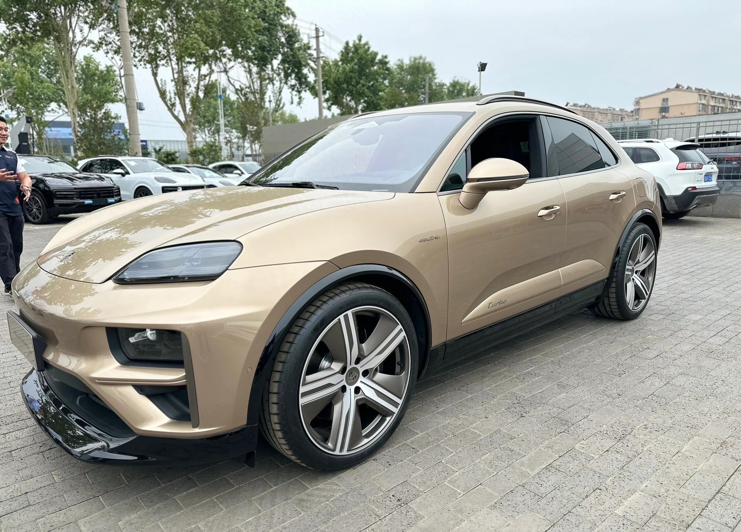 保时捷纯电macan亮相,无框门电动翼,639马力800v