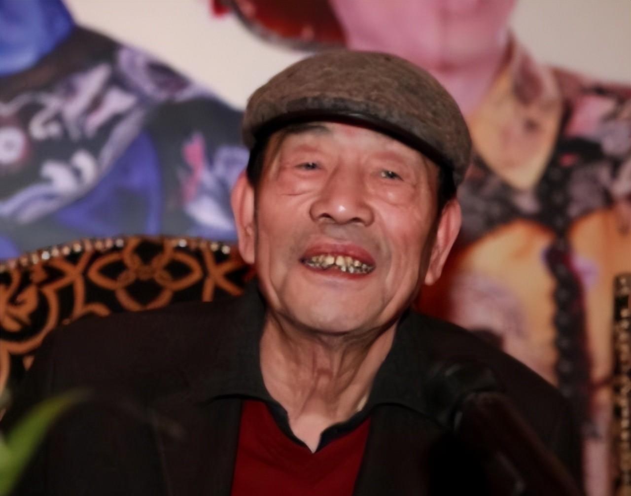 喝酒,吃肉,抽华子,92岁的杨少华,在"享福"的路上越走越远!