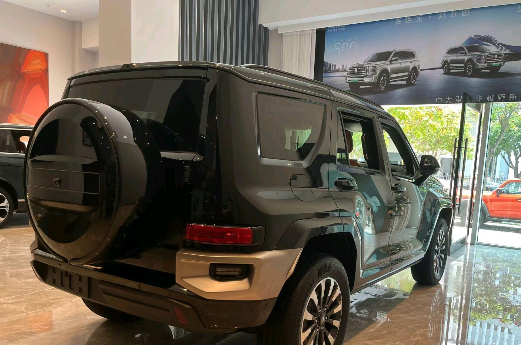 坦克700:国产四驱越野车的新典范,硬派越野的新旗帜