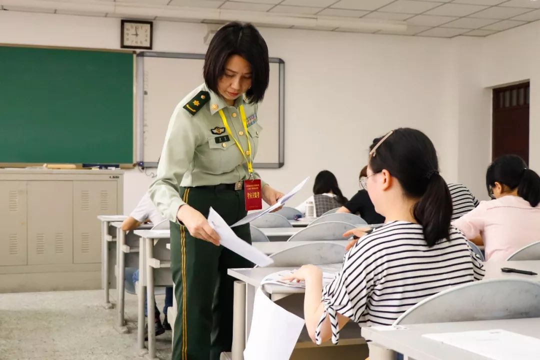 武警部队文职图片